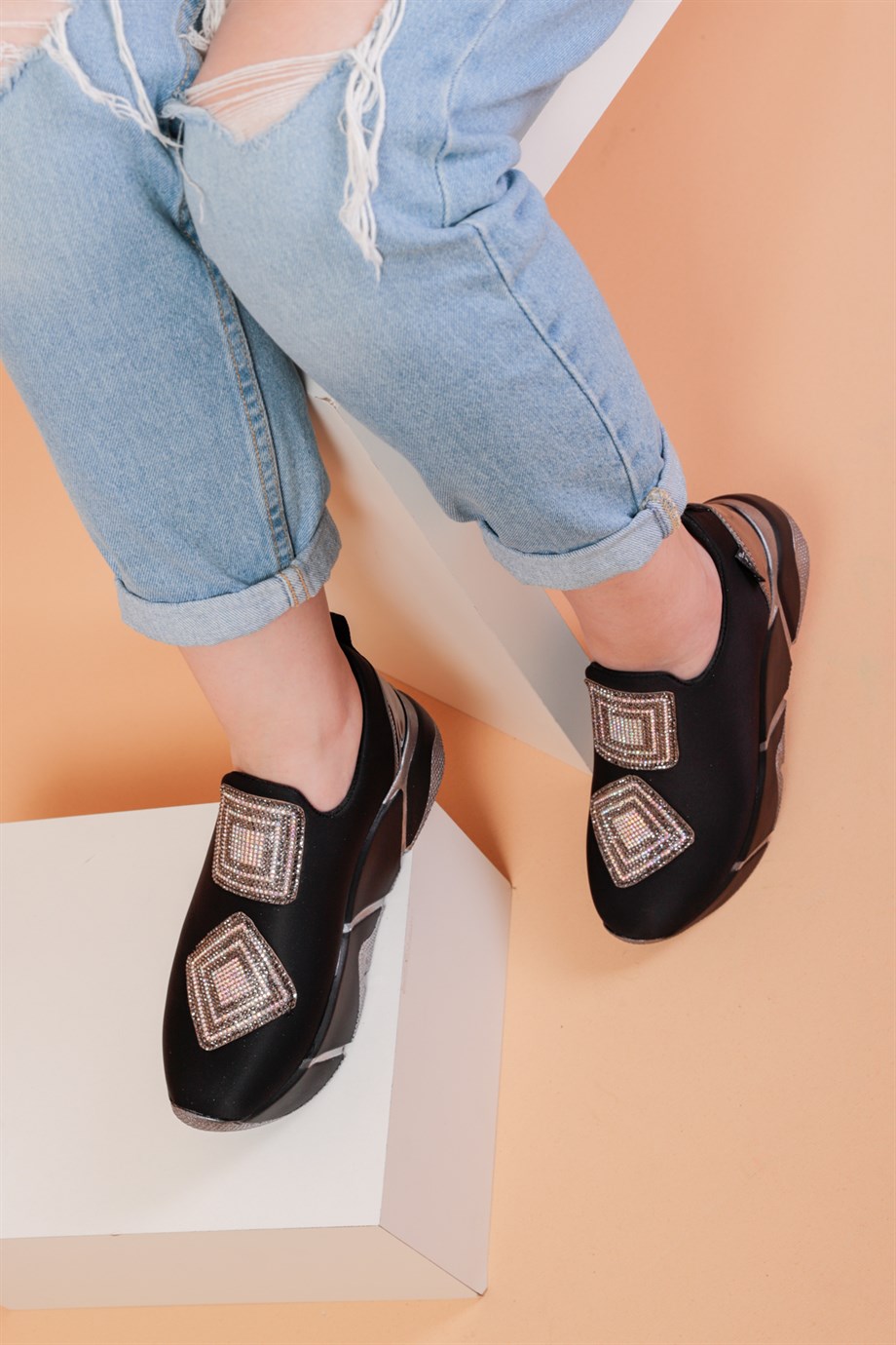 İmmobile Platin Renkli Önü Parlak Taşlı Paraşüt Kumaş Lux Kadın Spor Ayakkabı 