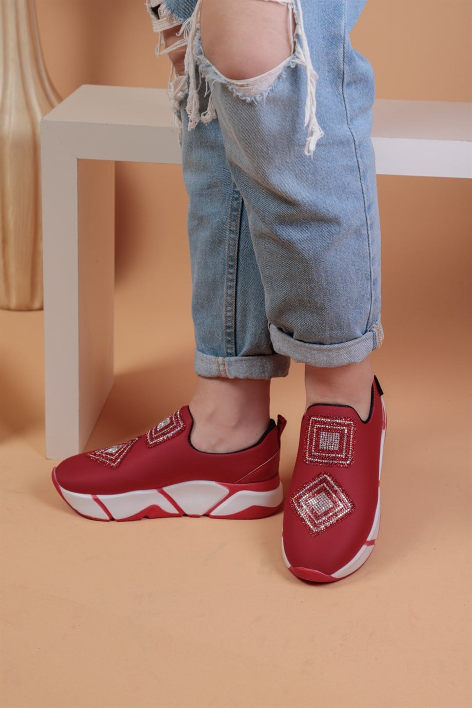 İmmobile Kırmızı Renkli Önü Parlak Taşlı Paraşüt Kumaş Lux Kadın Spor Ayakkabı 