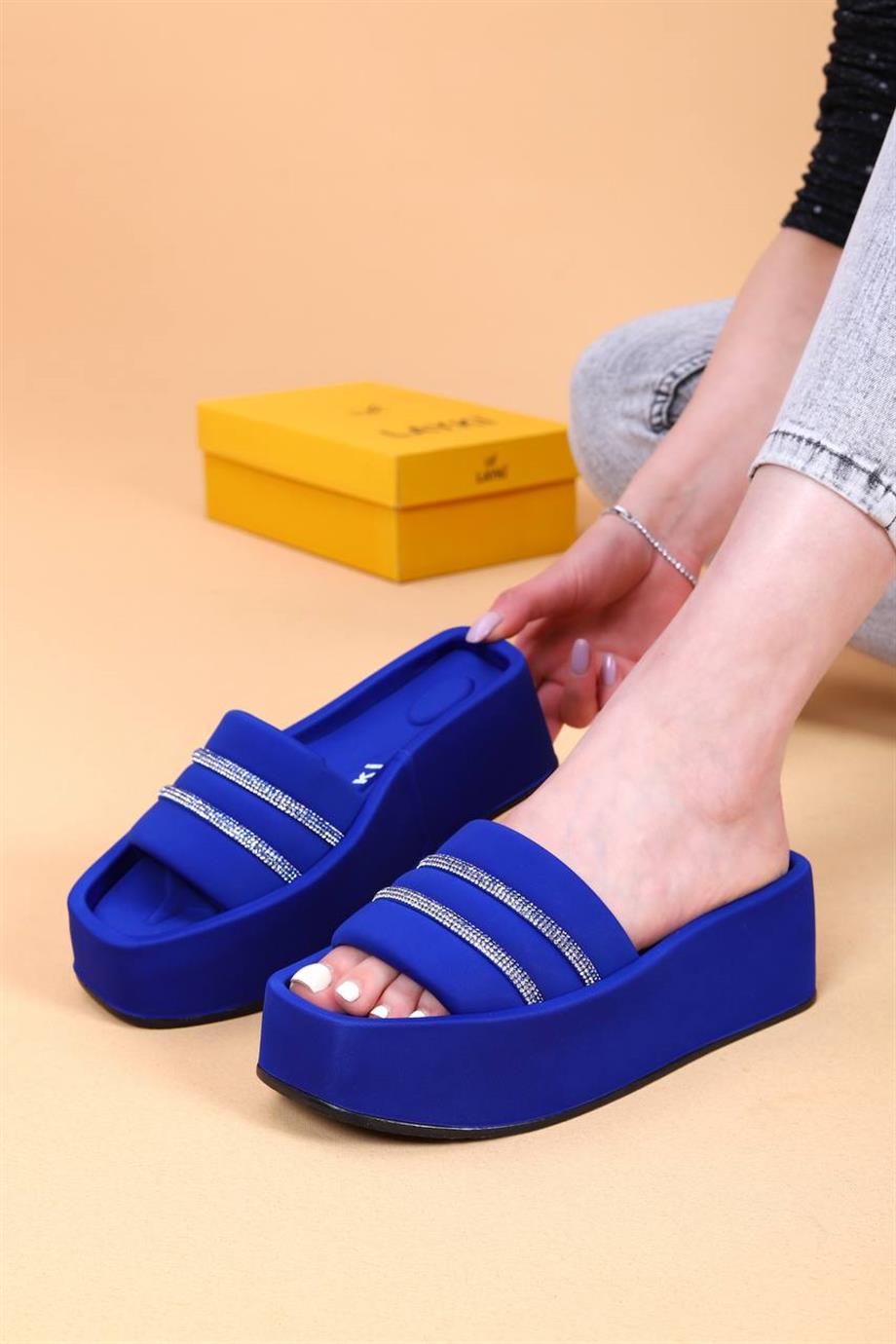 Olga Mavi Renkli Yüksek Taban Taşlı Detaylı Lüx Terlik