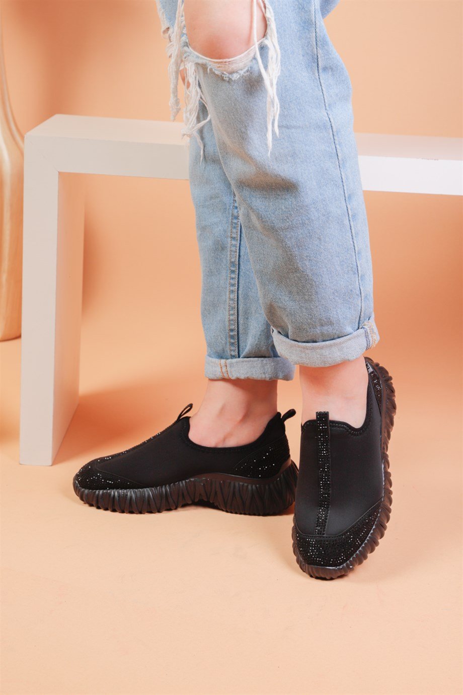 Lucas Siyah Renkli Siyah Parlak Taş Detaylı Lux Kadın Spor Ayakkabı 