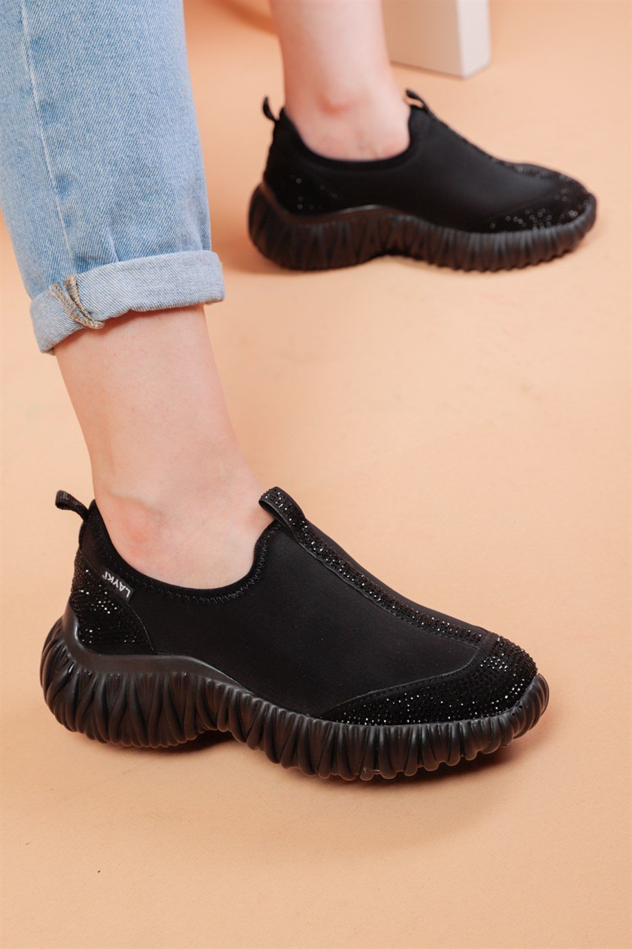 Lucas Siyah Renkli Siyah Parlak Taş Detaylı Lux Kadın Spor Ayakkabı 