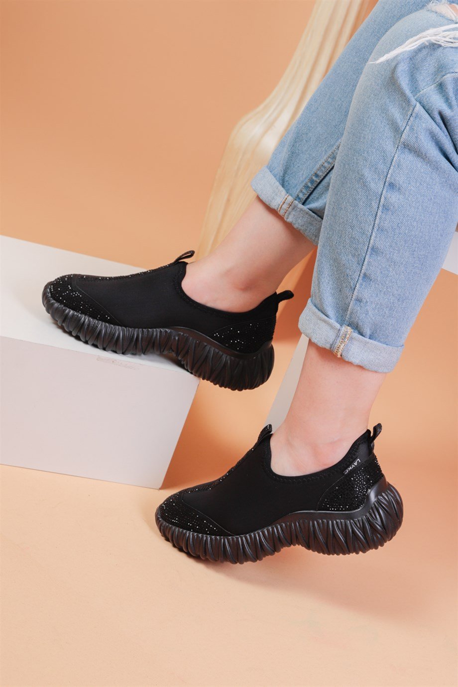 Lucas Siyah Renkli Siyah Parlak Taş Detaylı Lux Kadın Spor Ayakkabı 