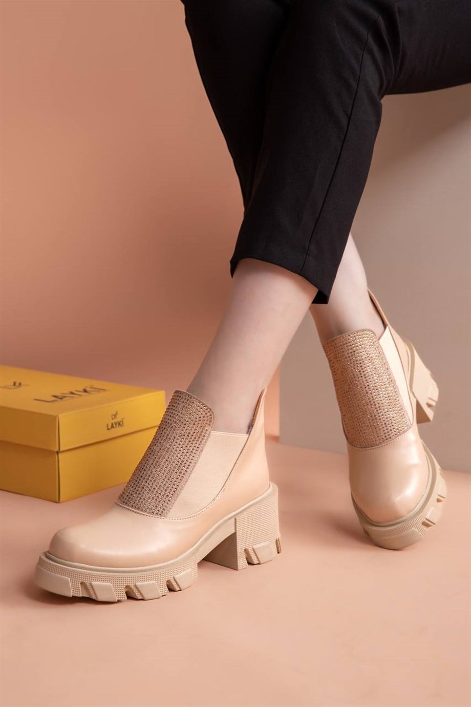 013011210000002MarkasızKalın Taban Moliana Bej Renkli Topuklu Kadın BotMoliana Bej Renkli Topuklu Kadın Bot