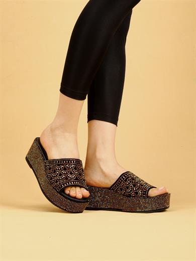 LUXLORA Işıltılı Taş Detaylı Altın Kadın Platform Terlik