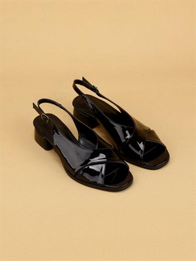 KEIRY Parlak Rugan Siyah Slingback Arkadan Bağlamalı Topuklu Siyah Kadın Sandalet 
