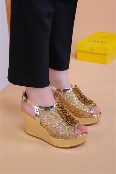 Bross Altın Renk Taşlı Bayan Sandalet