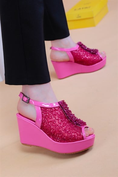  Bross Fuşya Renk Taşlı Bayan Sandalet