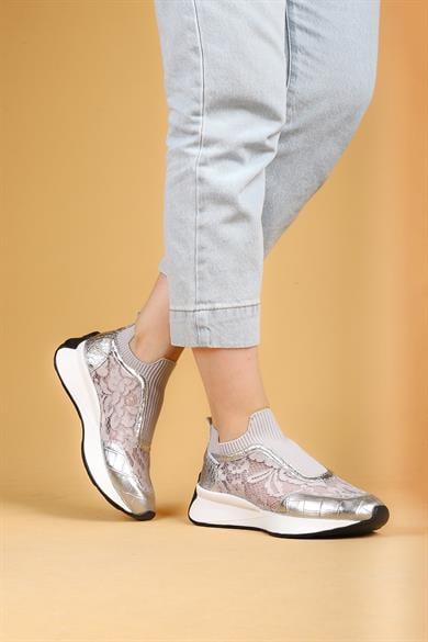 Sora Gümüş Renkli Yazlık Yürüyüş Ayakkabı