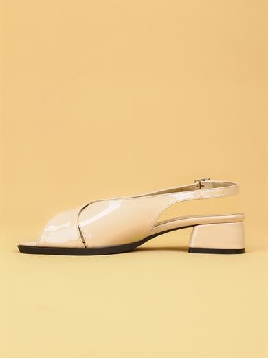 KEIRY Parlak Rugan Bej Slingback Arkadan Bağlamalı Topuklu Bej Kadın Sandalet 