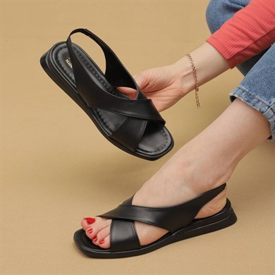 Parizoda Siyah Renkli Kadın Sandalet