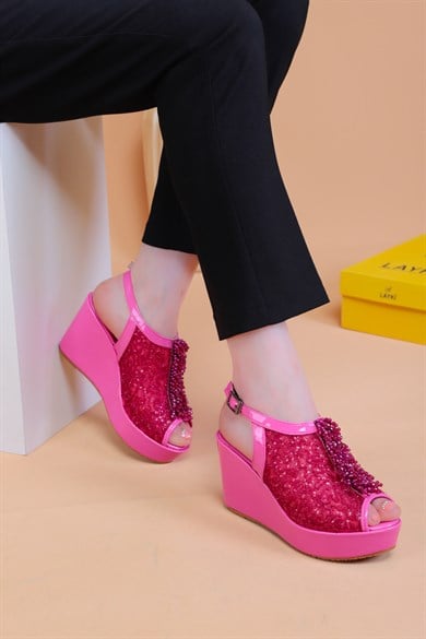  Bross Fuşya Renk Taşlı Bayan Sandalet