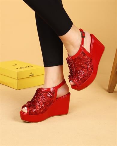 Bross Kırmızı Renk Taşlı Bayan Dolgu Topuklu Sandalet