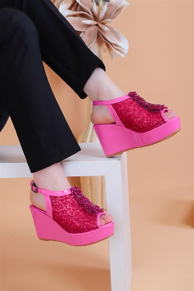  Bross Fuşya Renk Taşlı Bayan Sandalet