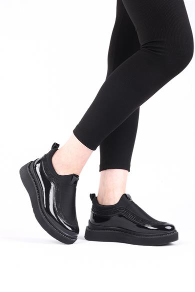 Blenda Siyah Renkli taşlı detaylı Yürüyüş Ayakkabısı