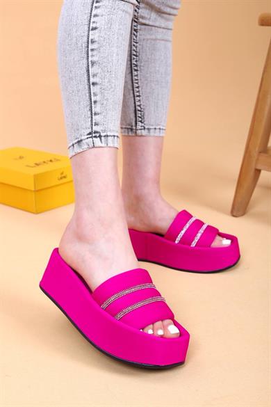 Olga Fuşya Renkli Yüksek Taban Taşlı Detaylı Lüx Terlik