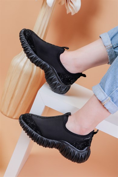 Lucas Siyah Renkli Siyah Parlak Taş Detaylı Lux Kadın Spor Ayakkabı 