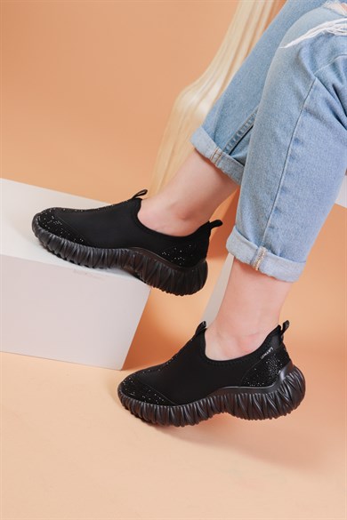 Lucas Siyah Renkli Siyah Parlak Taş Detaylı Lux Kadın Spor Ayakkabı 