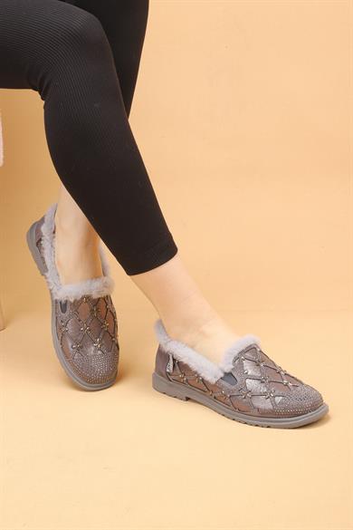 Selaro Gri Renkli Taşlı Desenli İçi Kürklü Kışlık Günlük Ayakkabı