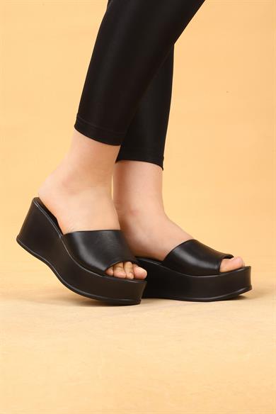 Senica Siyah Renkli Yüksek Taban Lüx Terlik