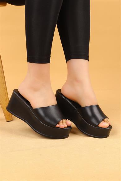 Senica Siyah Renkli Yüksek Taban Lüx Terlik