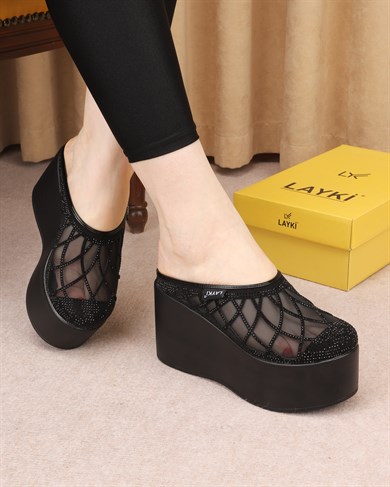 Vilya Siyah Renkli Yüksek Tabanlı Desenli Ortopedik Taşlı Detaylı Terlik