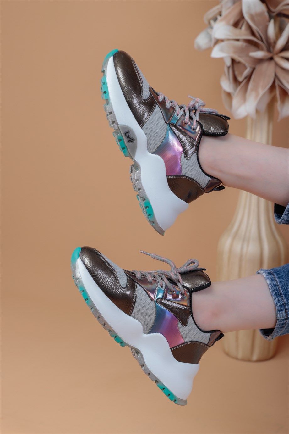 Gri Renkli Kalın Taban Renkli Bağcıklı Lux Kadın Spor Ayakkabı