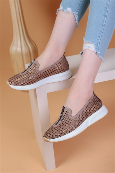 002010650000002LAYKİYürüyüş AyakkabısıEsse Bej Renkli Önden Fermuarlı Lazer İşlemeli Lux Suni Deri Kadın Spor Ayakkabı 