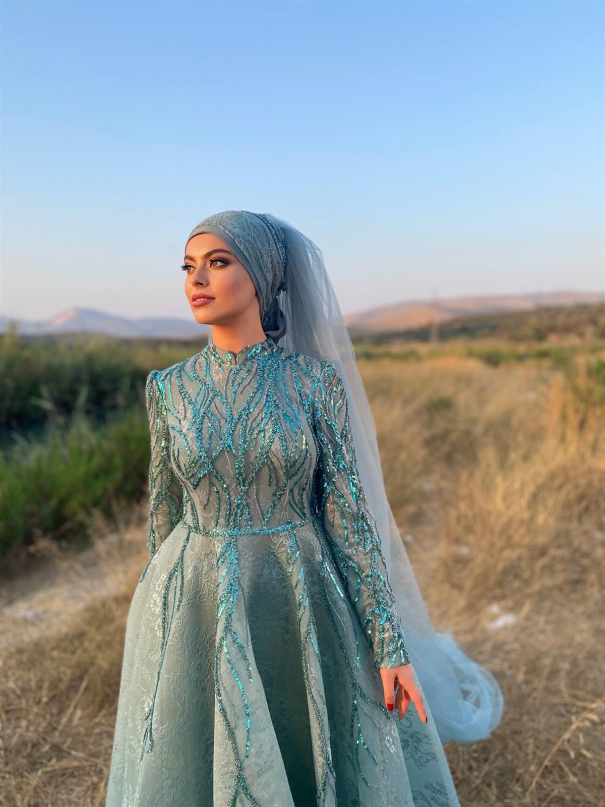 Çırağan Aplik Detaylı Arkadan Bağcıklı Tesettür Abiye Mint Yeşili