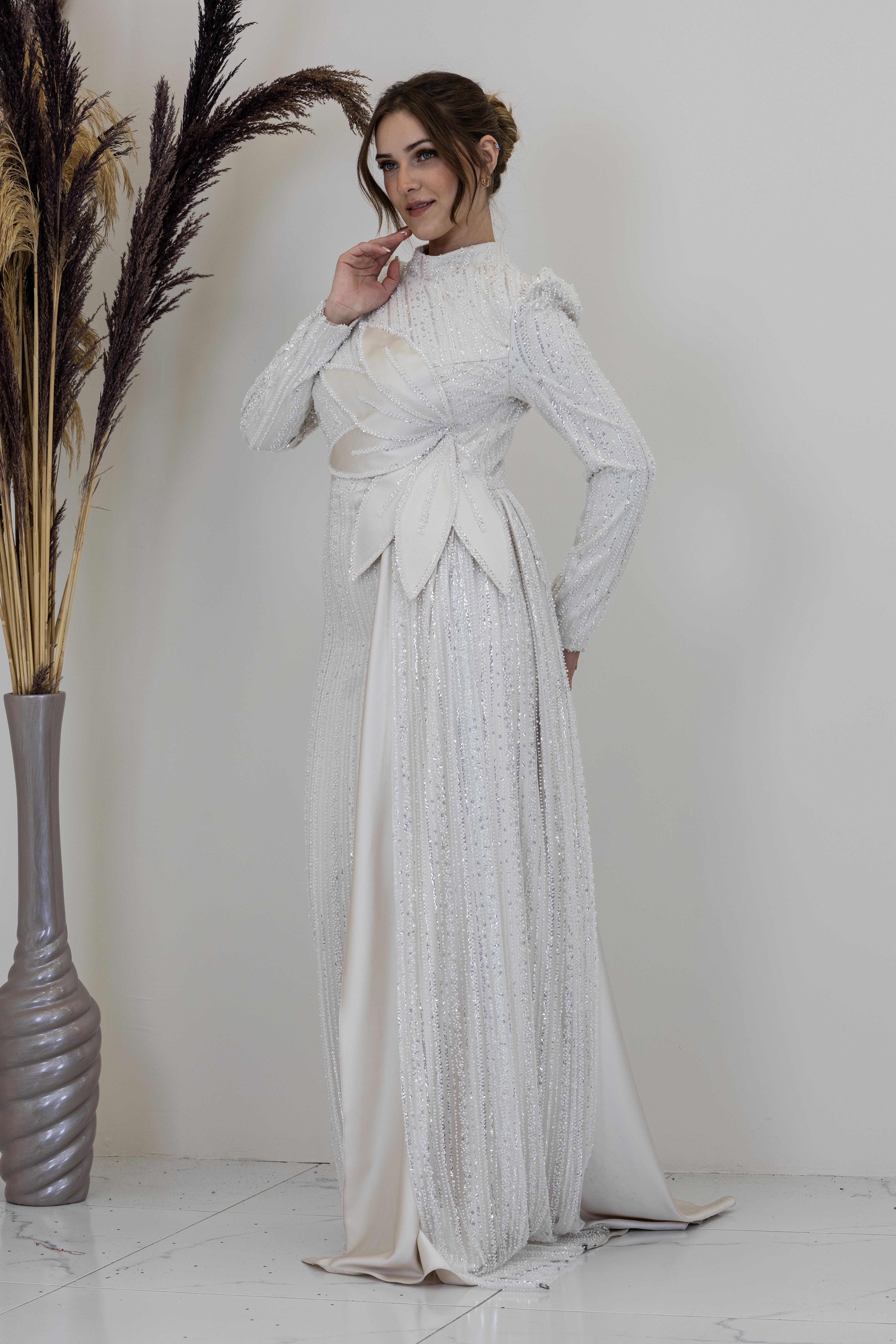 Beli Çiçek Detaylı Bergüzar Abiye - Krem