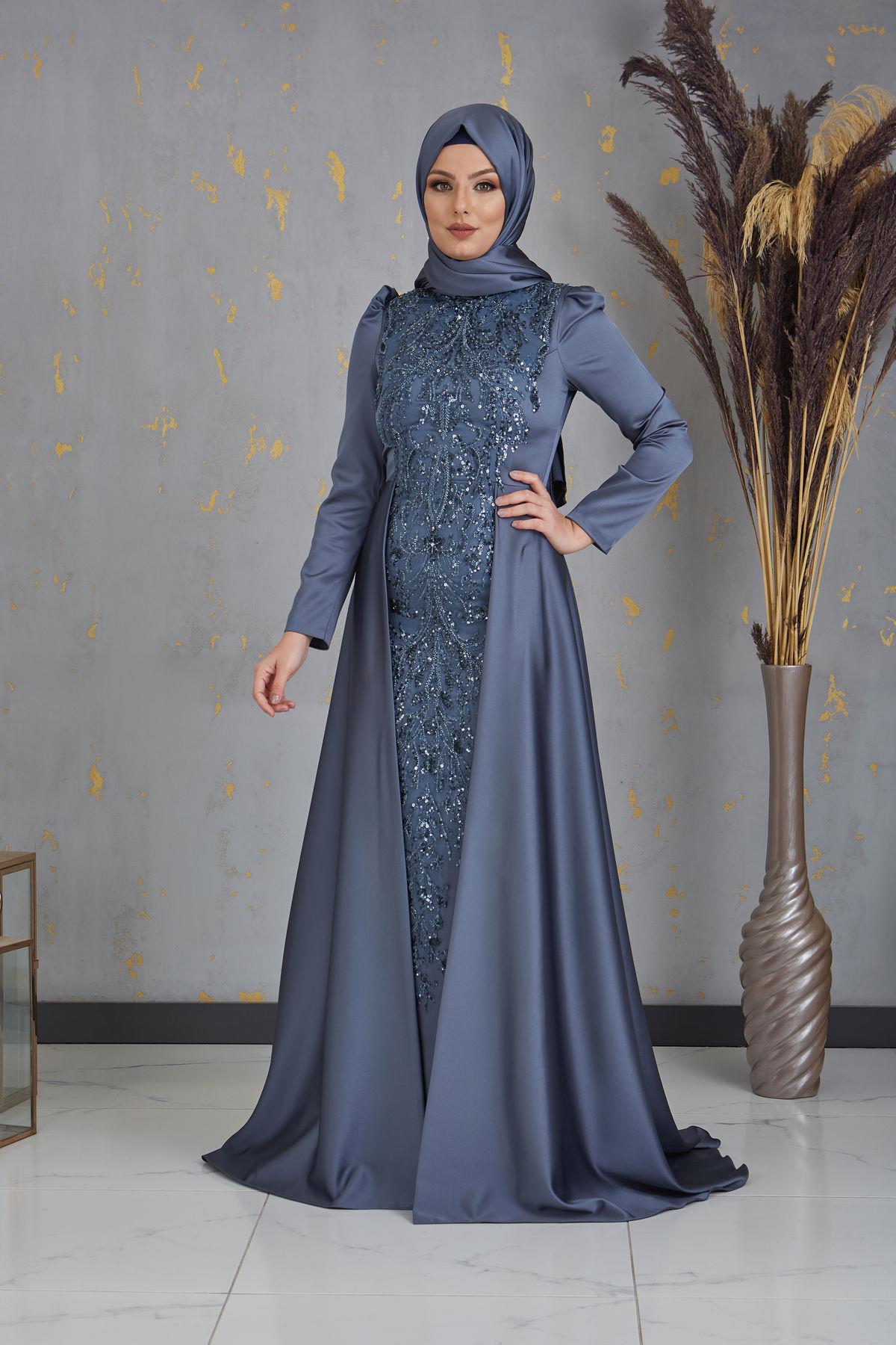 Kuyruklu Aplik İşlemeli Hakim Yaka Damla Tesettür Abiye - Antrasit