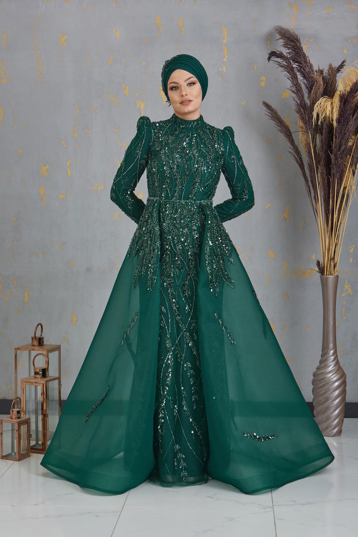 Kuyruklu Aplik İşlemeli Mihrimah Tesettür Abiye - Zümrüt Yeşili
