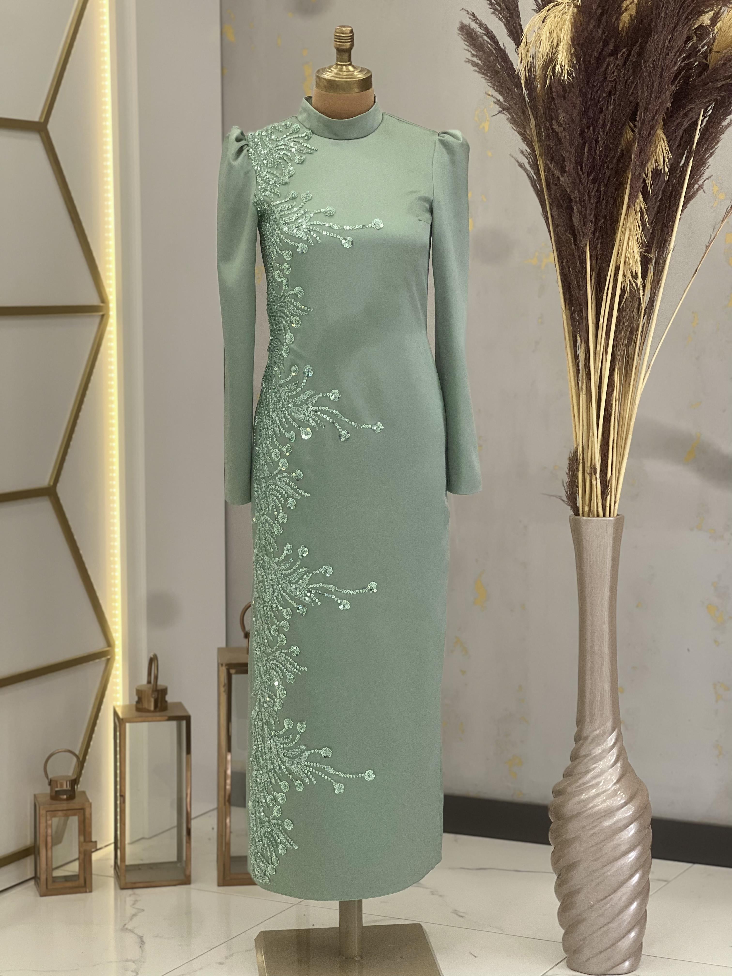 Önü Aplik işlemeli Kalem Hilal Tesettür Abiye - Mint