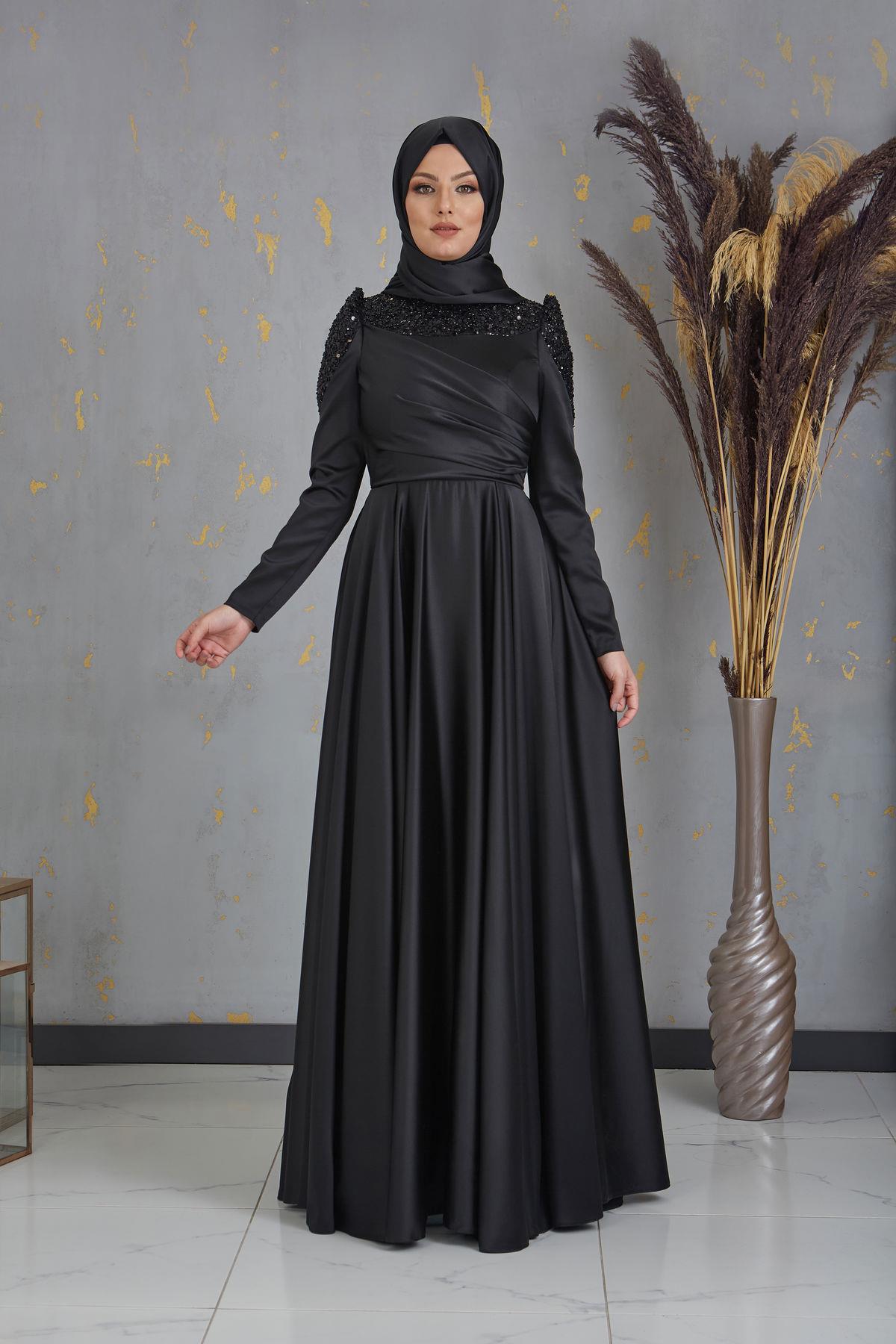 Önü Pul Boncuk İşlemeli Bersu Tesettür Abiye - Siyah