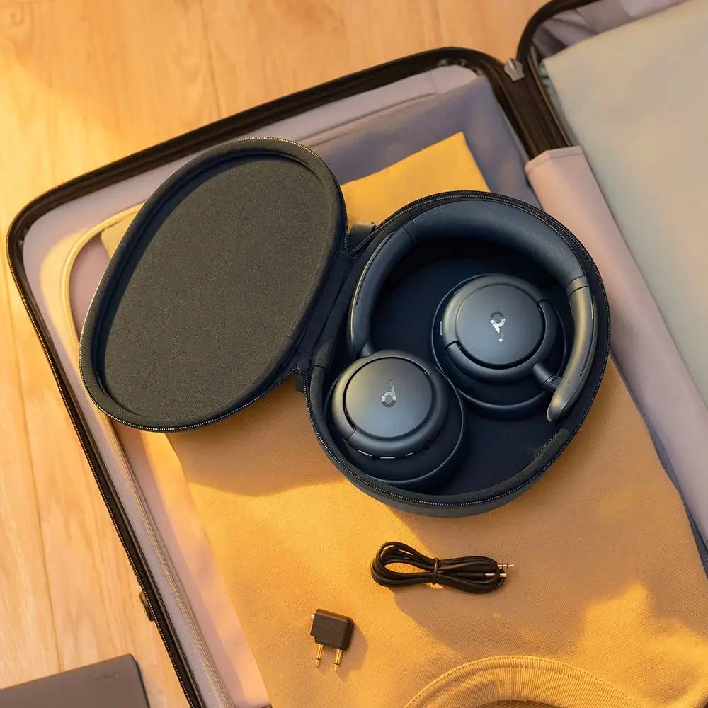 Seyahate Hazır   Life Q35 gürültü önleyici kulaklıkları kompakt seyahat çantasında koruyun. Yolculuğunuz sırasında eğlenmenizi sağlamak için bir uçak adaptörü dahildir.