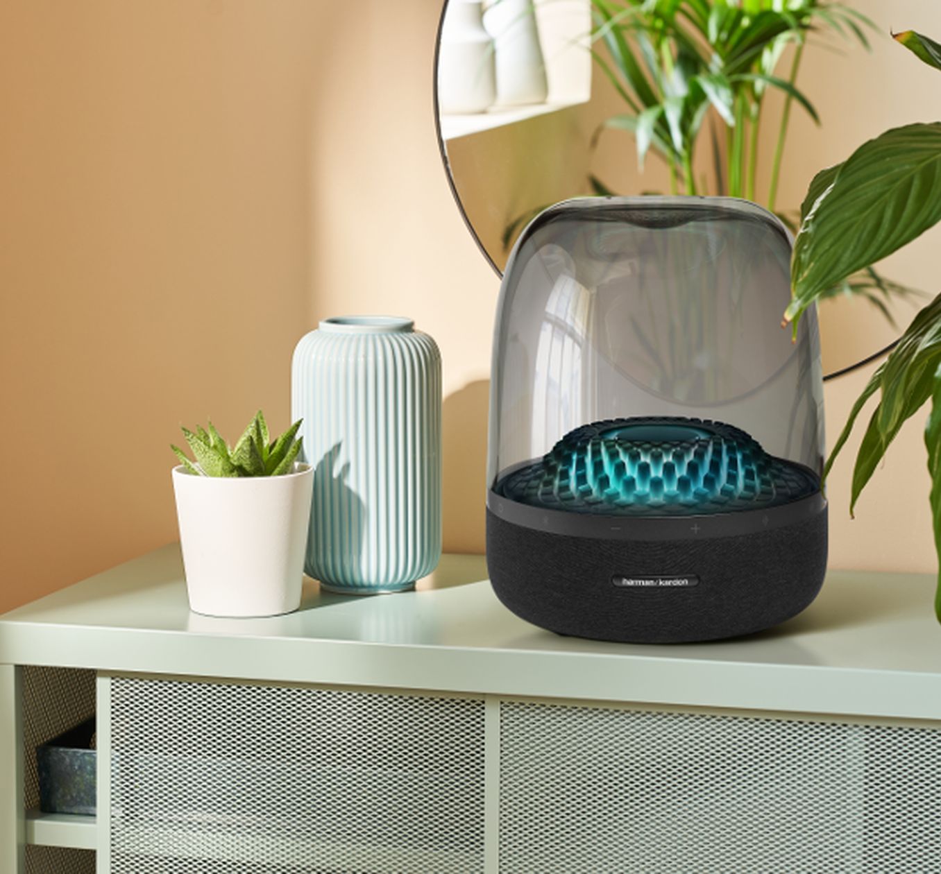 Bluetooth Müzik Yayını  Çalma listeleri paylaşmak içindir; bu yüzden Aura Studio 4, kesintisiz kablosuz müzik akışı için her türlü mobil cihazla kolayca bağlantı kurar.
