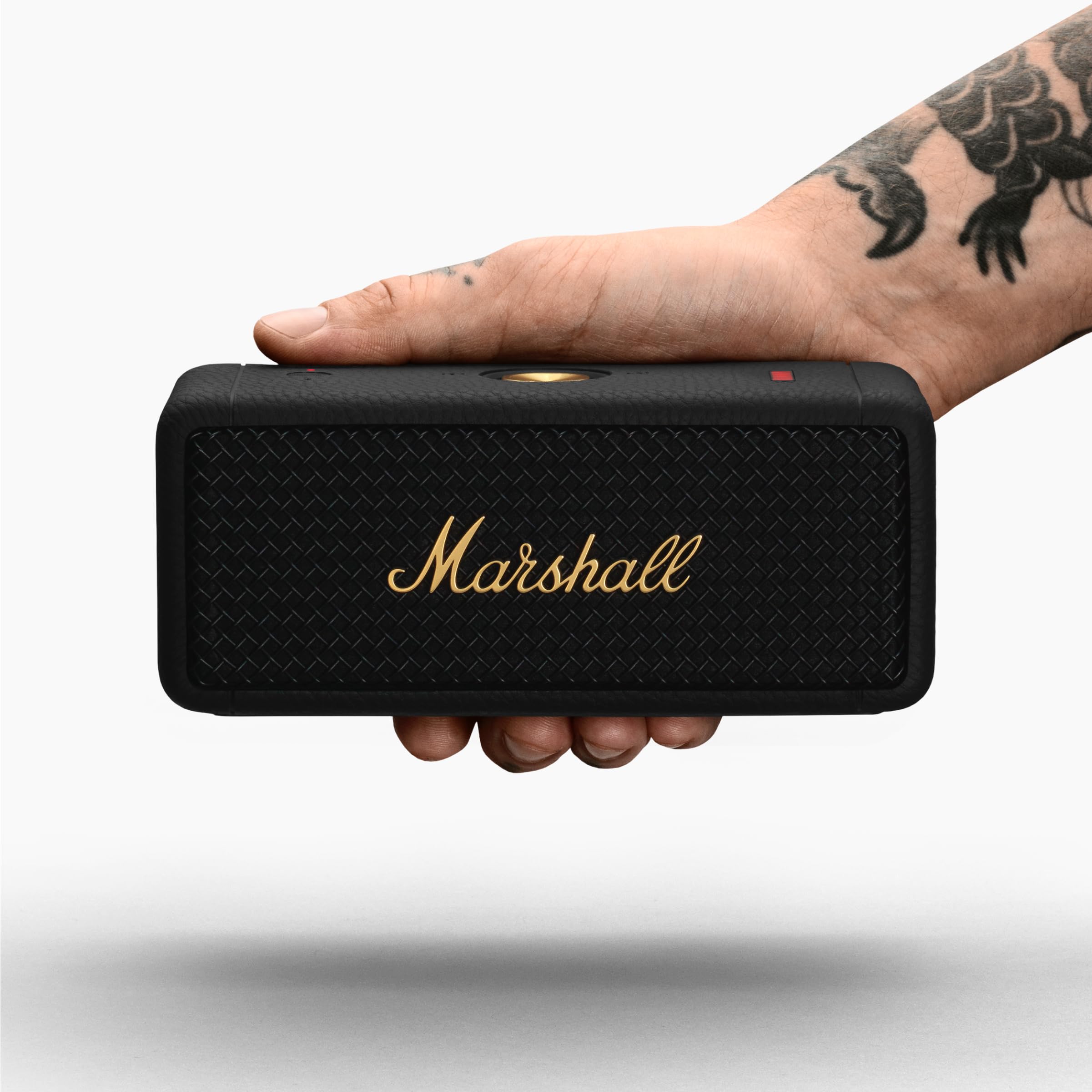 Üstün Signature Sound: Zengin, net ve yüksek ses kalitesi sunar. True Stereophonic teknolojisi ile 360° ses deneyimi yaşatır. Ses Özellikleri: 60-20.000 Hz frekans aralığı, iki adet 2" tam aralık sürücü ve pasif radyatörlerle güçlü bir ses performansı. Maksimum Ses Basıncı: 87 dB SPL @ 1 m.