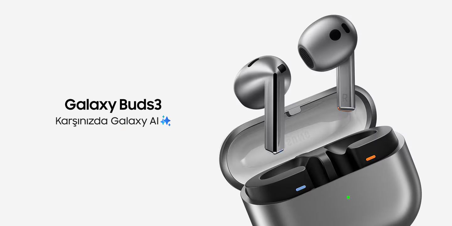 Galaxy AI şimdi Galaxy Buds3 ile karşınızda. En sevdiğiniz şarkılardaki ayrıntıları keşfedin. Seslerdeki ayrıntıları daha iyi duyabilmeniz için açılı yeni tasarımı geliştirildi. Güçlü ve dinamik ses veren yeni 11 mm hoparlörle ritmi hissedin. Size en üstün Hi-Fi ses deneyimini sunan 24 bit CODEC ile her notada farklı tınıyı ve netliği duyun. Geliştirilmiş Galaxy AI ile ANC ve avantaj sağlayan gerçek zamanlı çeviri sayesinde ayrıntılara ince ayar yapın. 