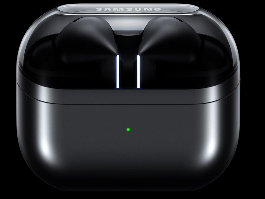 Üstün ses kalitesi için ergonomik tasarım  Optimum ses için yepyeni tasarımı deneyimleyin. Geliştirilmiş tasarımıyla Galaxy Buds3 Pro, rahatça uyum sağlamak ve ses deneyiminizi kolaylaştırmak için küçük, açılı Blade Lights ile premium tasarıma sahiptir. Blade tasarımının öne çıkan özelliği, USB-C ve şarj özellikleriyle donatılmış, şeffaf kapağa ve hassas kavisli şekle sahip şık kabıdır. 
