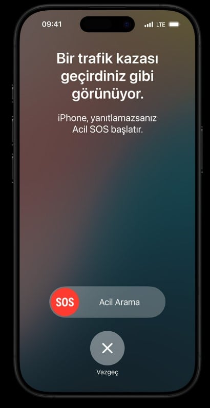 Trafik Kazası Algılama özelliği, ciddi bir araba kazasını algılamak için donanım sensörleri ve gelişmiş hareket algoritmaları kullanıyor. Ardından iPhone, 112’yi arıyor ve acil durum kişilerinize haber veriyor.