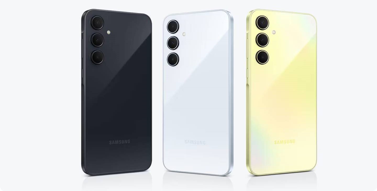  İçi de dışı da acayip iyi  Sadelik ve eğlencenin keyifli bir birleşimi. İkonik Galaxy A35 5G'nin tasarımı doğrusal bir kamera yerleşimine ve zarif arka camı ve pürüzsüz yan çerçevesi ile şık görünümlü kasaya sahiptir.