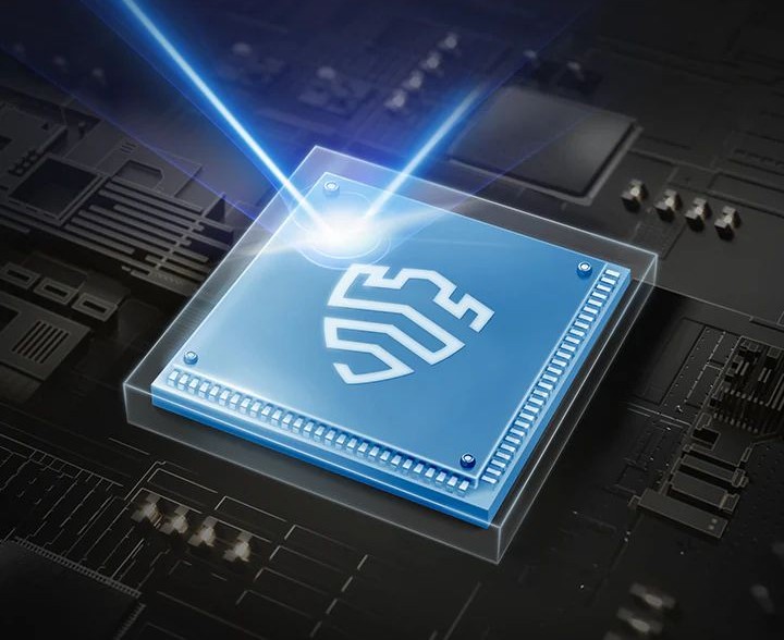 Güven veren Samsung Knox Vault  EAL5+ sertifikalı Samsung Knox Vault; PIN, şifre ve desen gibi hassas verilerinizi voltaj, ani elektrik artışları, yüksek sıcaklık ve lazer gibi yazılım ve donanım tehditlerine karşı koruma sağlayan, kurcalamaya karşı korumalı ayrı bir depolama alanında saklar. 