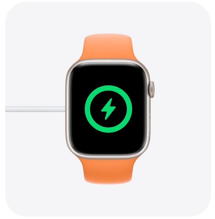 Çabucak şarj.  Apple Watch Series 7’nin tüm şarj sistemi yeniden tasarlandı. Şimdi saatiniz hiç olmadığı kadar hızlı bir şekilde kullanıma hazır hale geliyor. Yenilenen şarj mimarisi ve USB-C hızlı şarj kablosu sayesinde pil düzeyi yaklaşık 45 dakika içinde %0’dan %80’e ulaşabiliyor.