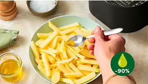 %90'a kadar daha az yağlı kızartmalar* Philips Essential Airfryer, en sevdiğiniz çıtır çıtır yemekleri pişirmek için sıcak havayı kullanarak %90'a kadar daha az yağlı* pişirme sağlar.