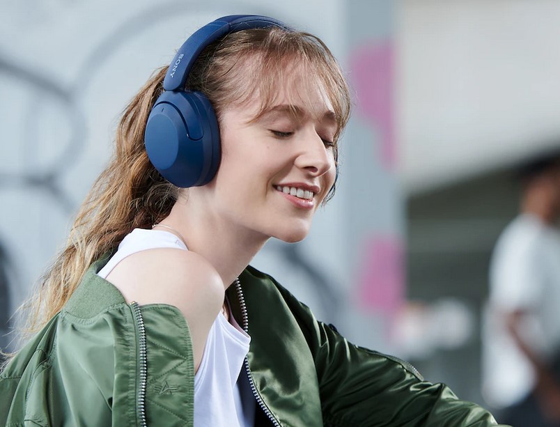 Müzikal mutluluk için gürültü engelleme  Çift Gürültü Sensörü teknolojisiyle WH-XB910N, dijital gürültü engellemeyi bir üst seviyeye çıkarır. Artık kendinizi dünyaya kapatabilir ve sadece müziğinizle tek kişilik partinizin keyfini çıkarabilirsiniz. 