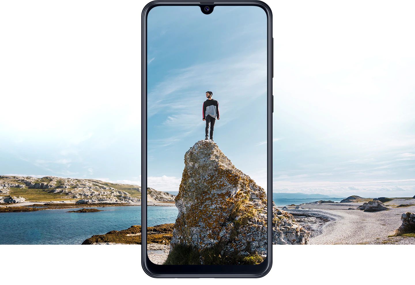 Sonsuz-U Ekran'da eğlenceyi doya doya yaşayın   Galaxy M21'in geniş 6,4” Sonsuz-U Ekranı ile sevdiğiniz şeylerin tadını çıkarın. Super AMOLED FHD+ teknolojisi, film seyrederken ve favori oyunlarınızı oynarken etkileyici bir izleme deneyimi sunar. 