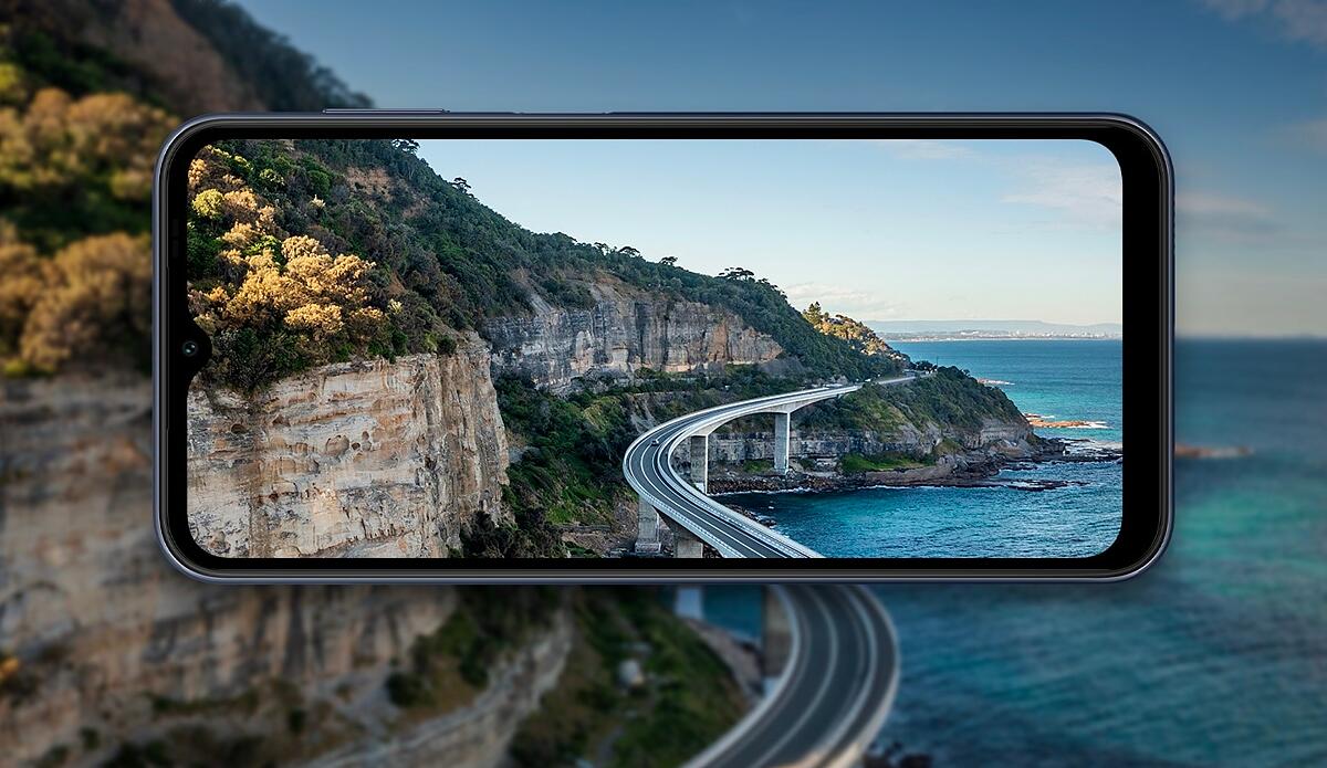 Geniş ve Net Bir Ekran  Galaxy M14 5G’nin 6,6 inç Sonsuz-V Ekranı daha fazlasını görmeniz için sizlere olanak sunar. FHD+ teknolojisi ve 90 Hz yenileme hızı sayesinde içerikleri daha akıcı ve daha keskin bir şekilde görebilirsiniz.