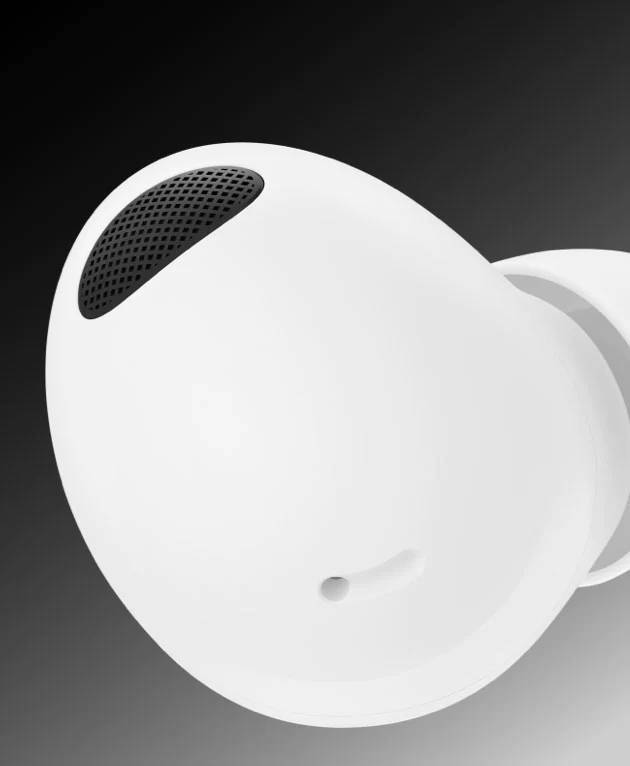 Aktif Gürültü Engelleme (ANC) hiç olmadığı kadar iyi. 3 adet yüksek SNR’li (Sinyal gürültü oranı) mikrofon ile Galaxy Buds2 Pro, rüzgar gibi hafif sesler de dahil olmak üzere daha fazla dış sesi izler ve ortadan kaldırır.