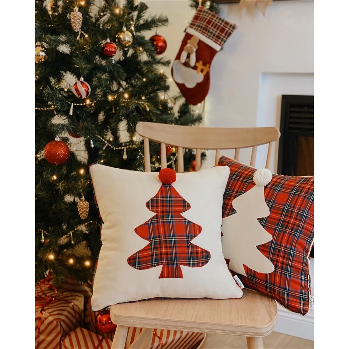 Biyeli Çam Ağaçlı Kırmızı Ekose Yastık Kılıfı