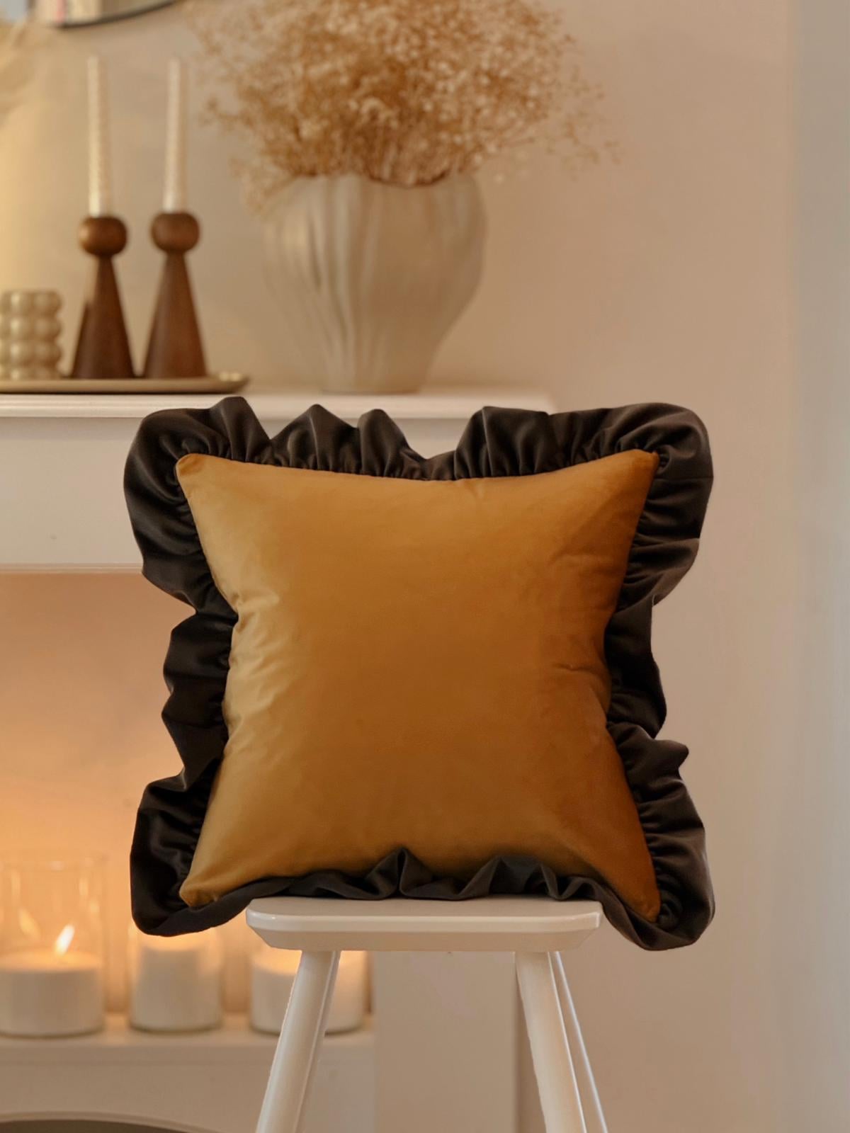 Fırfırlı Kadife Kırlent Kılıfı 40x40 cm Hardal Sarı-Antrasit