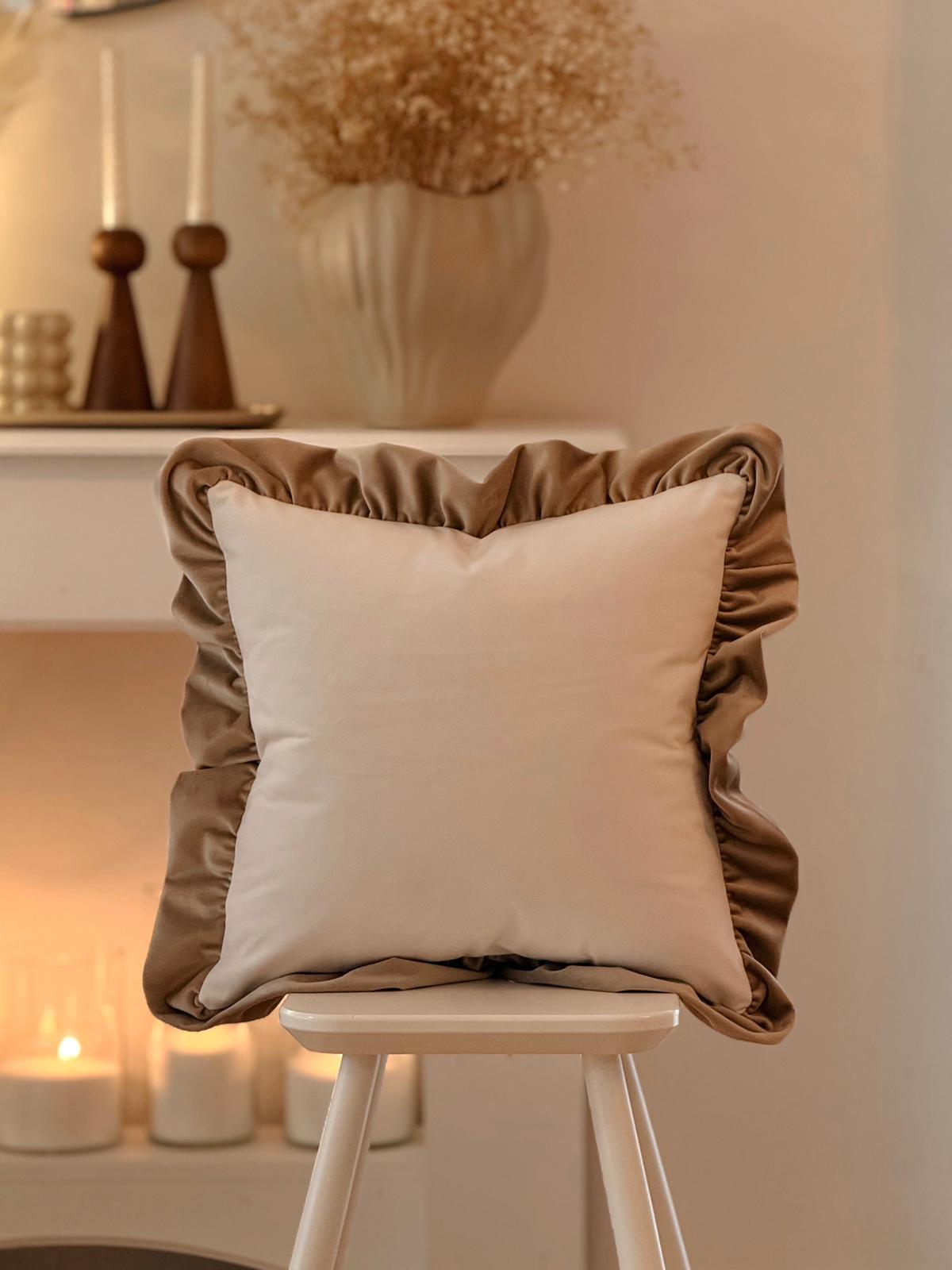 Fırfırlı Kadife Kırlent Kılıfı 40x40 cm Krem-Bej